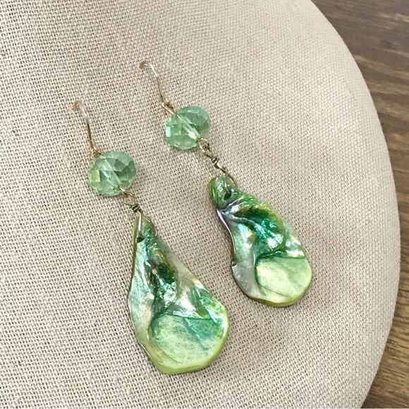 Mother Of Pearl Shell AB Crystal Glass Faceted Bead Gold Tone Drop Earring Green - Picture 11 of 15